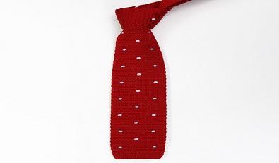 What colors are available for knitted ties?