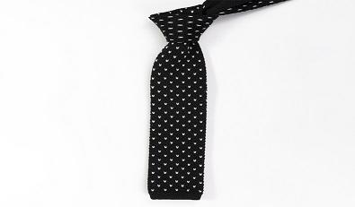What are the widths of knitted ties?